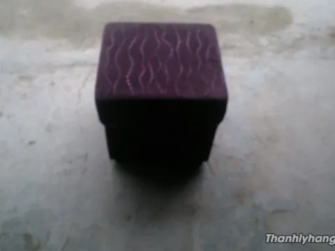 Thanh lý ghế sofa đôn vải nhung mới 95%