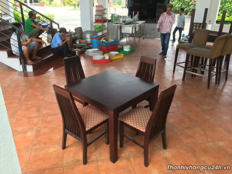 Bàn ăn nhà hàng 4 ghế