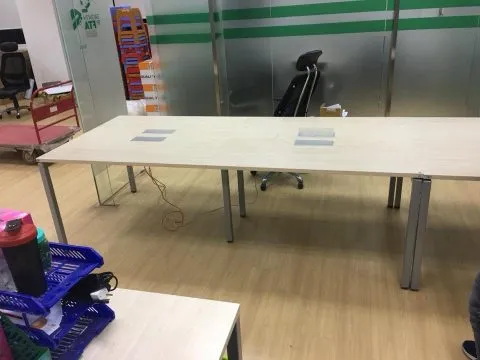 Bàn làm việc hòa phát