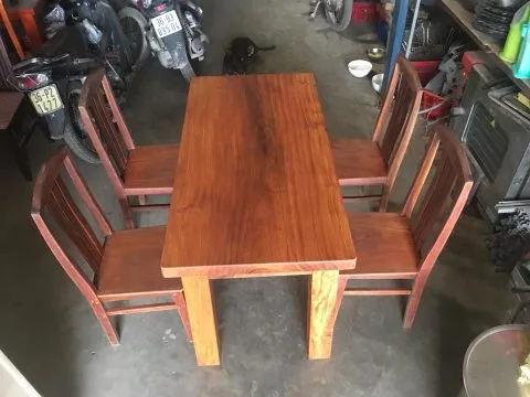 Bàn ăn gỗ gõ đỏ