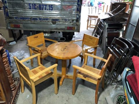 bàn ghế gỗ quán cafe