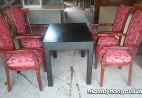 Bàn ghế nhà hàng có nệm