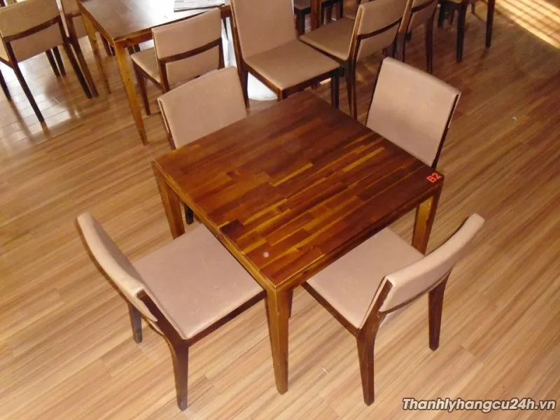 Bàn ghế gỗ nhà hàng
