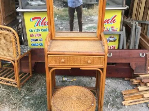 bàn phấn trang điểm