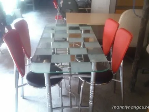 Thanh lý bàn ghế phòng ăn 4 ghế đỏ
