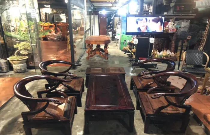 Mua thanh lý bàn ghế cần tìm hiểu kỹ thông tin người bán