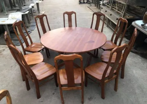 Bàn ghế gỗ cũ sẽ có giá rẻ