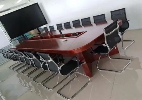 Bàn họp thanh lý