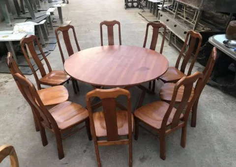 Bàn ghế gỗ cũ có chất lượng cao