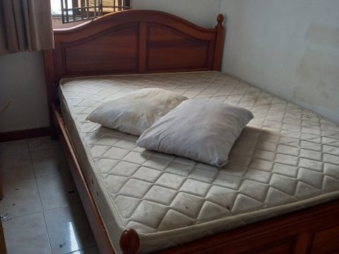 thanh lý giường gỗ 1,6m